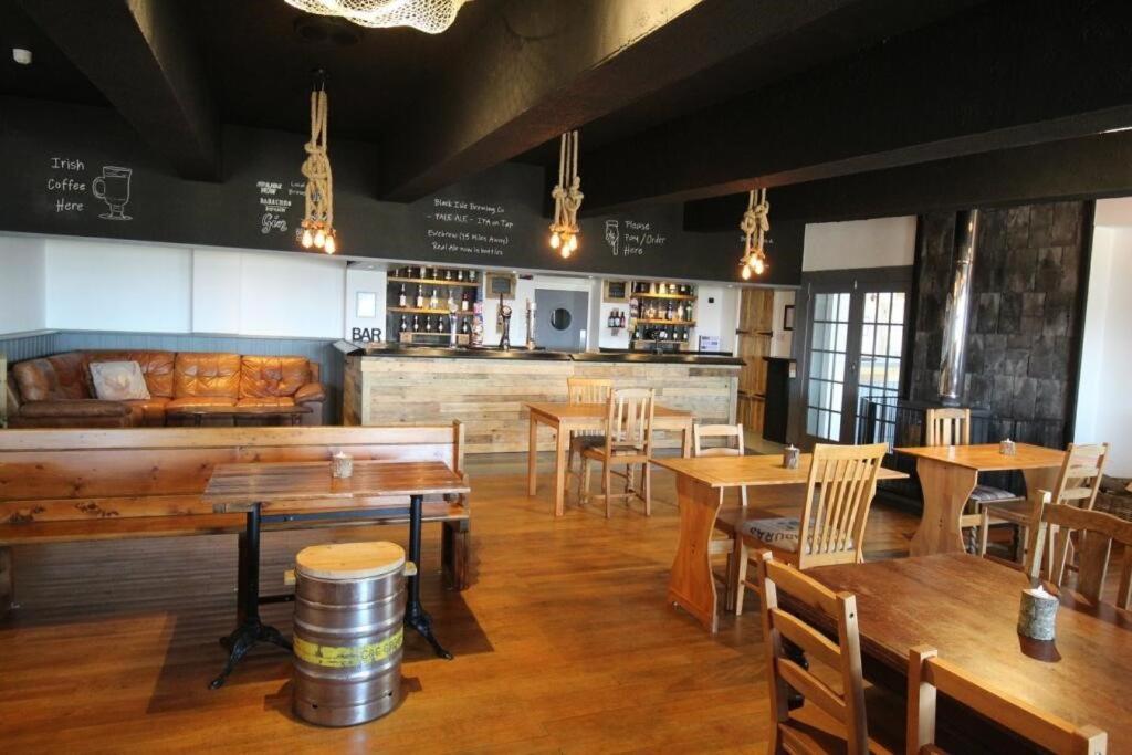 Ocean View Bar & Rooms Laide Ngoại thất bức ảnh